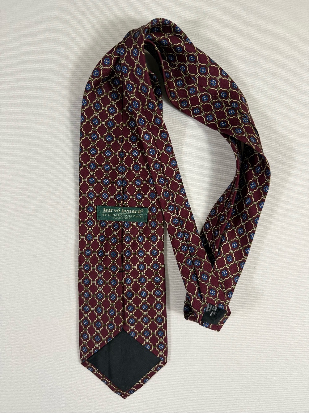 Harve Benard Men's Maroon and Blue Medallion Silk Tie. 61 inches long